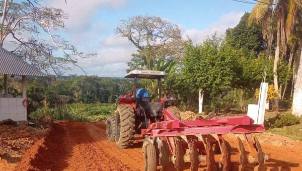 Obras de revitalização do Alto Santo prosseguem com serviços na calçada de passeio e acesso ao cemitério