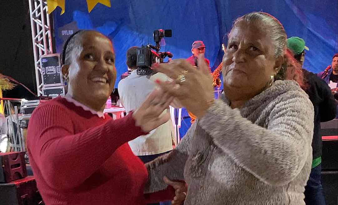 Grupo Harmonia, primeiro show da noite, anima abertura do Arraial Cultural em Rio Branco com muito forró pé-de-serra