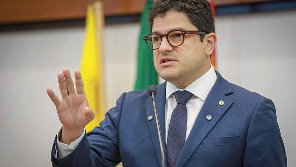 Eduardo Ribeiro quer garantir que mães pobres tenham direito a transporte ao sair da maternidade