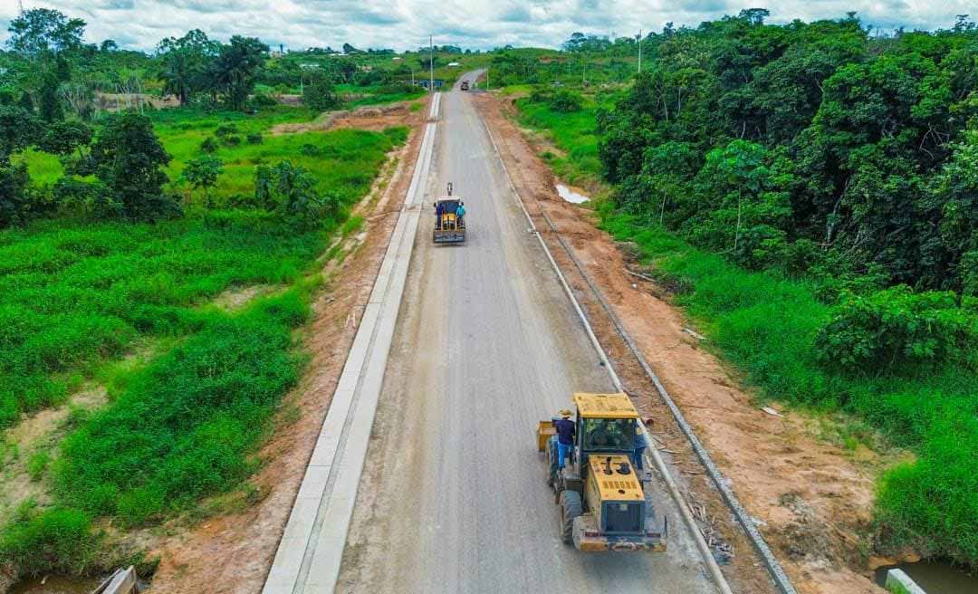 Deracre alcança 100 frentes de serviço em 50 dias com R$ 20 milhões investidos na Operação Verão