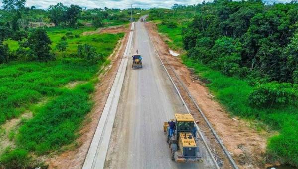 Deracre alcança 100 frentes de serviço em 50 dias com R$ 20 milhões investidos na Operação Verão
