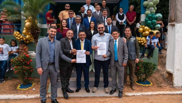 No aniversário de Porto Walter, senador Alan Rick celebra entregas e ações no município