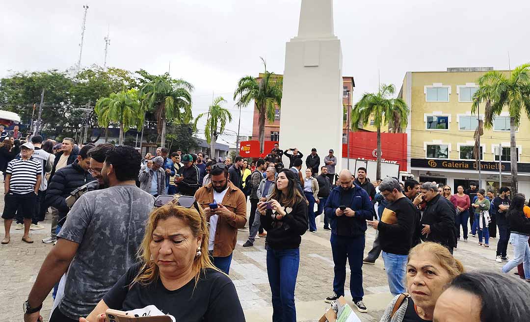 Servidores do Acre voltam a protestar por reajuste e auxílios no Centro de Rio Branco