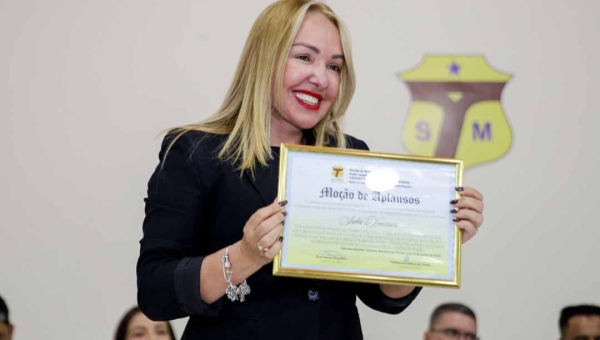 Câmara de Sena reconhece ações do governo Gladson Cameli com homenagem à presidente do Deracre