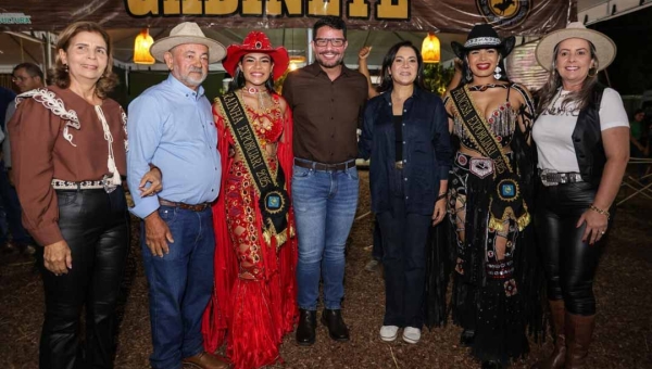 Junto com Mailza, Gladson prestigia abertura da ExpoBujari e reforça apoio ao turismo e ao agronegócio 
