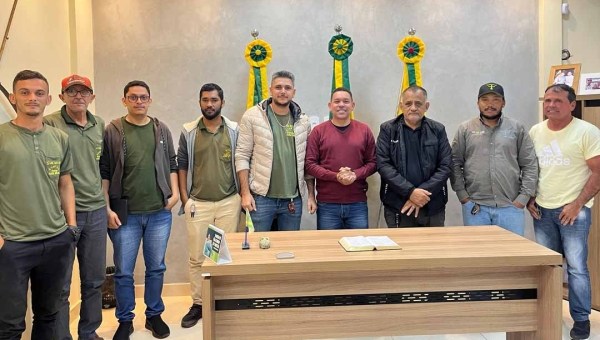 Prefeito Jerry Correia recebe taxistas e vereadores para diálogo sobre melhorias na categoria