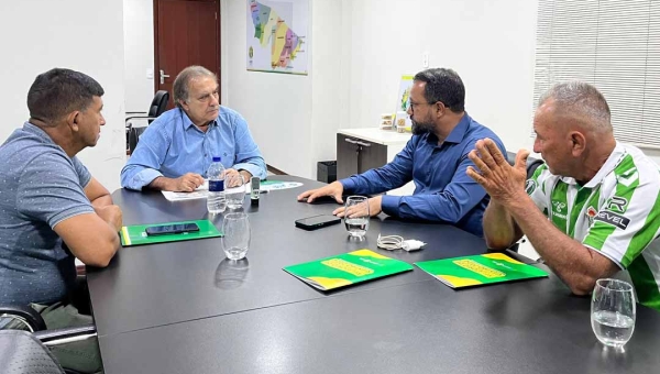 José Bestene recebe comitiva de Feijó e determina ação imediata para ampliar abastecimento de água no município