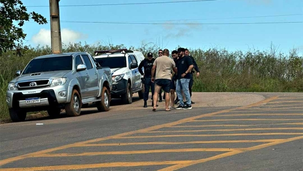 Câmera de segurança registra ação de bandidos no bairro Jardim Primavera; veículo foi recuperado pela polícia, criminosos continuam foragidos