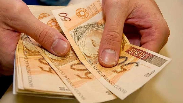 Governo do Acre antecipa salário de junho com reajuste para servidores ativos
