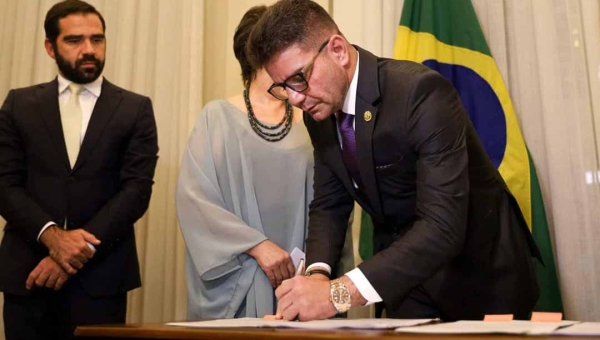 Com o objetivo de romper com o ciclo da violência contra as mulheres, Gladson institui o ‘Impacta Mulher’