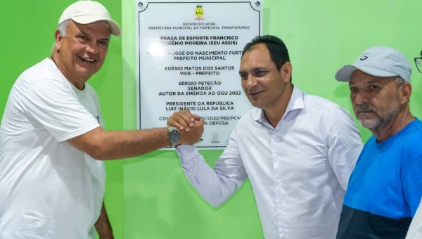Com investimento de R$ 1,9 milhão, Petecão e Valdélio entregam praça de esportes em Marechal Thaumaturgo