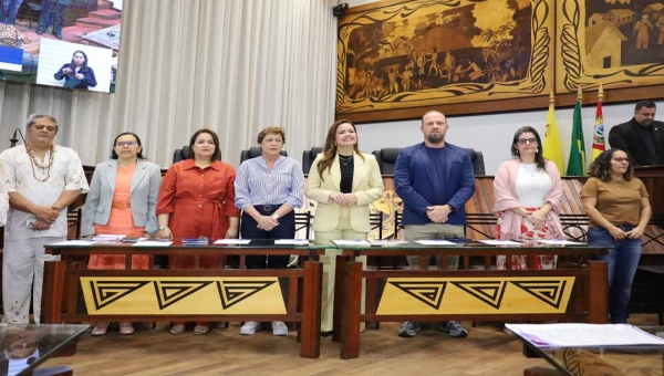 Dra. Michelle Melo promove audiência e defende liberdade religiosa nas escolas com aprovação de projeto na Aleac