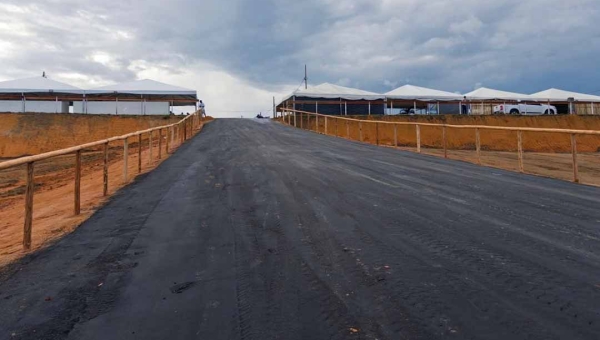 Deracre entrega obras de acesso, arena de rodeios e área de shows para a Expoacre Juruá