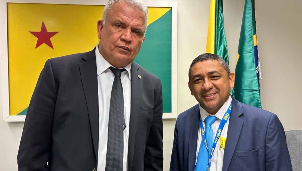 Petecão garante mais R$ 960 mil para pavimentação de vias em Porto Walter