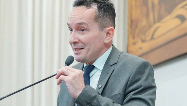 Saúde do Acre deve entrar em greve dia 5 de agosto, anuncia o deputado Adailton Cruz