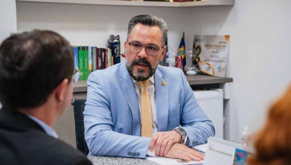 Senador Alan Rick reforça compromisso com avaliação justa para médicos brasileiros