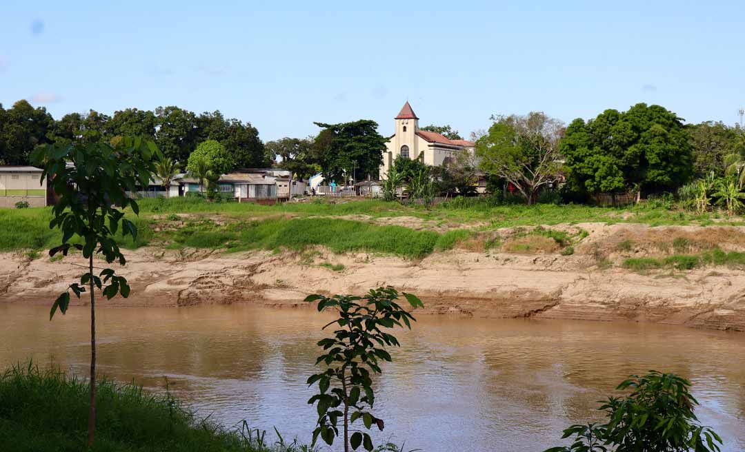 Nível do Rio Acre atinge 2 metros na Capital nesta quarta-feira; situação deve se agravar nos próximos dias