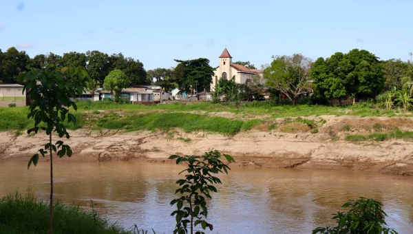 Nível do Rio Acre atinge 2 metros na Capital nesta quarta-feira; situação deve se agravar nos próximos dias