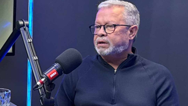 Deputado Afonso diz que é “de direita”, e que prega o “liberalismo”, mas nega ser sócio da fábrica de camisinhas