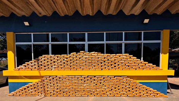 Mais de 460 quilos de skunk, a supermaconha, são apreendidos em caminhonete, no Acre