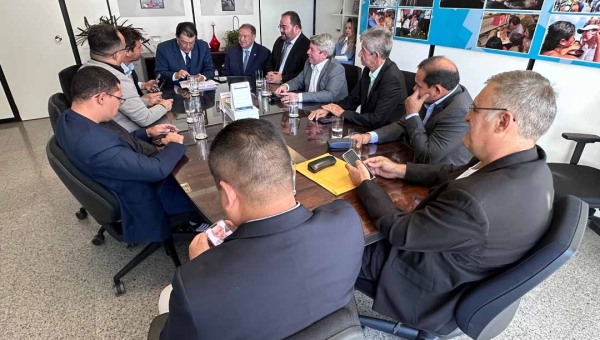 Prefeito de Boca do Acre trata em Brasília ações de fiscalização ambiental e busca entendimento institucional