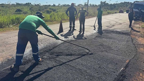 Com Operação Verão 2025, Deracre abre 3 novas frentes de serviço para manutenção na AC-40