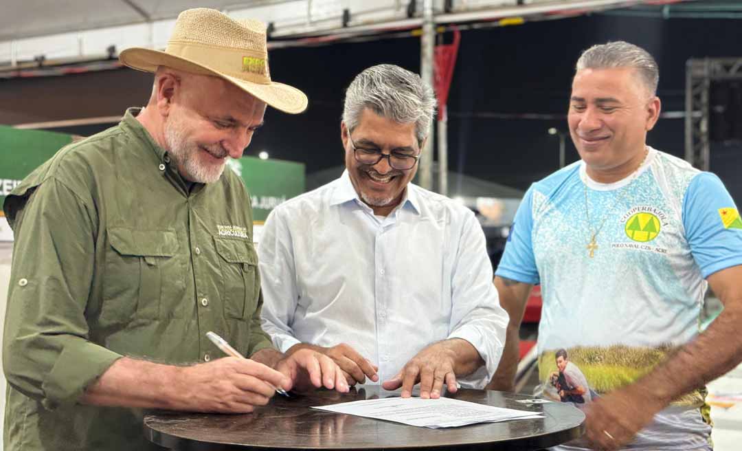 Edvaldo Magalhães assina convênio que destina mais R$ 400 mil de emendas para o Polo Naval de Cruzeiro do Sul