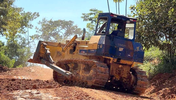 Na Transacreana, Deracre amplia trabalho em 3 lotes, retoma 16 ramais e recupera 300 km