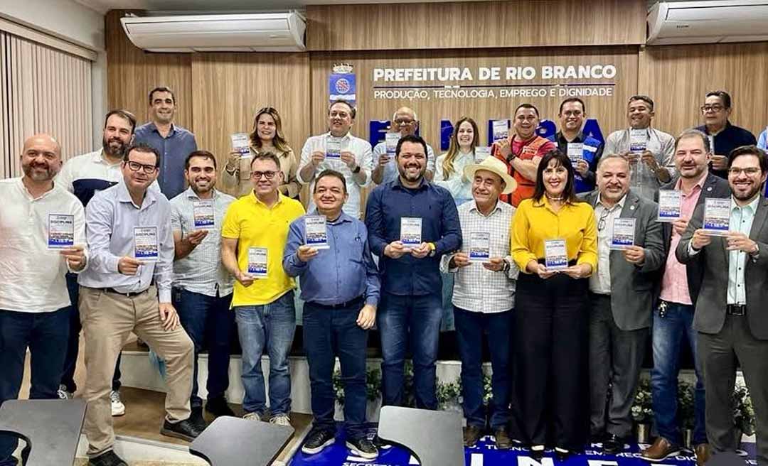 “Estamos trabalhando com foco, planejamento e união”, diz Bocalom em reunião com secretários e equipe do primeiro escalão