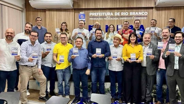 “Estamos trabalhando com foco, planejamento e união”, diz Bocalom em reunião com secretários e equipe do primeiro escalão