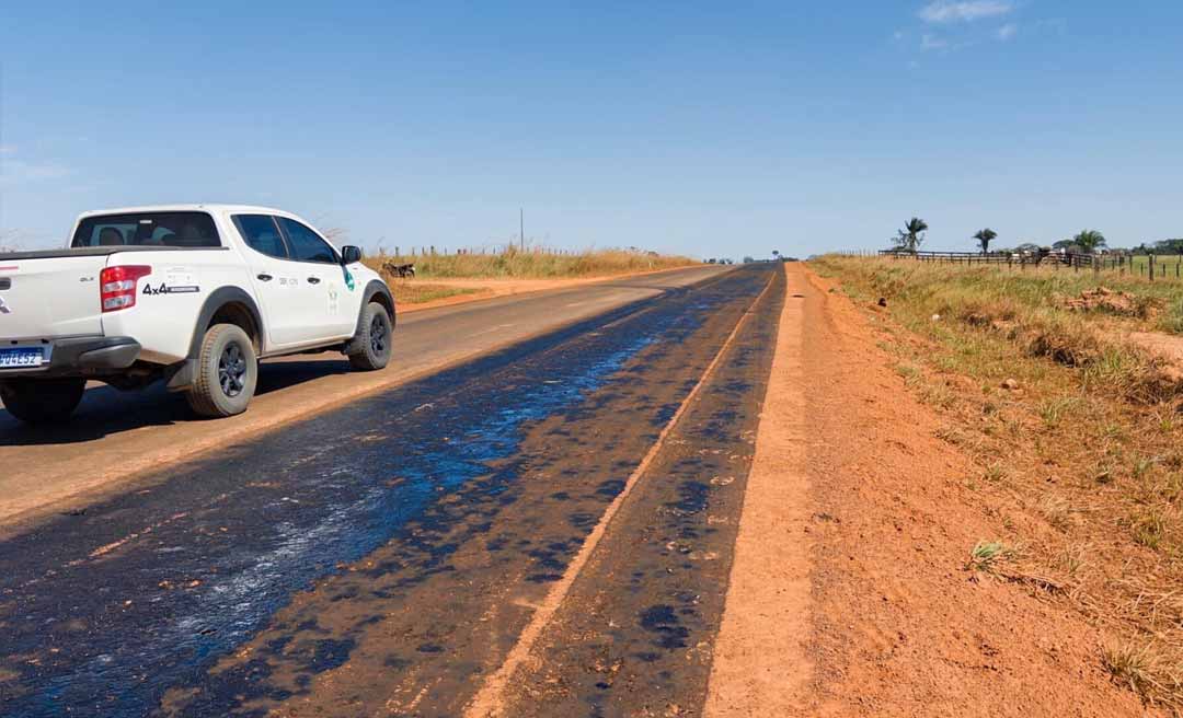 Deracre conclui imprimação e se prepara para aplicar asfalto na Estrada da Variante na AC-380