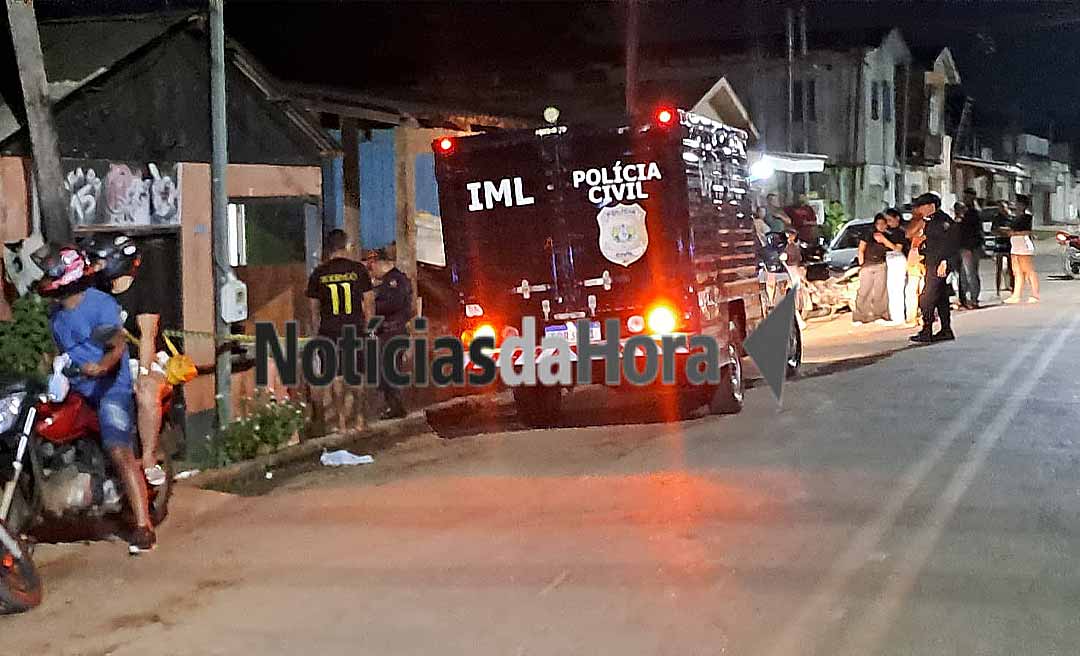 Jovem morre e adolescente fica gravemente ferido no bairro 15 após ataque de homens armados; mais de 20 disparos foram efetuados