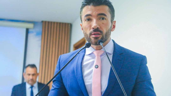 Vereador Zé Lopes denuncia veto de Bocalom a projeto que cria grupos reflexivos para agressores: “Bocalom 1 x 0 mulheres vítimas de violência”