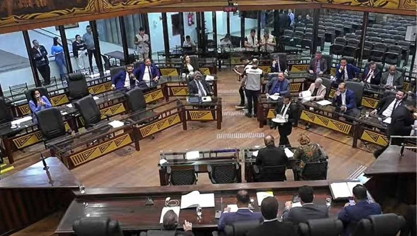 Na LDO, oposição convence e base aprova emenda que garante discussão da RGA dos servidores no Orçamento de 2026
