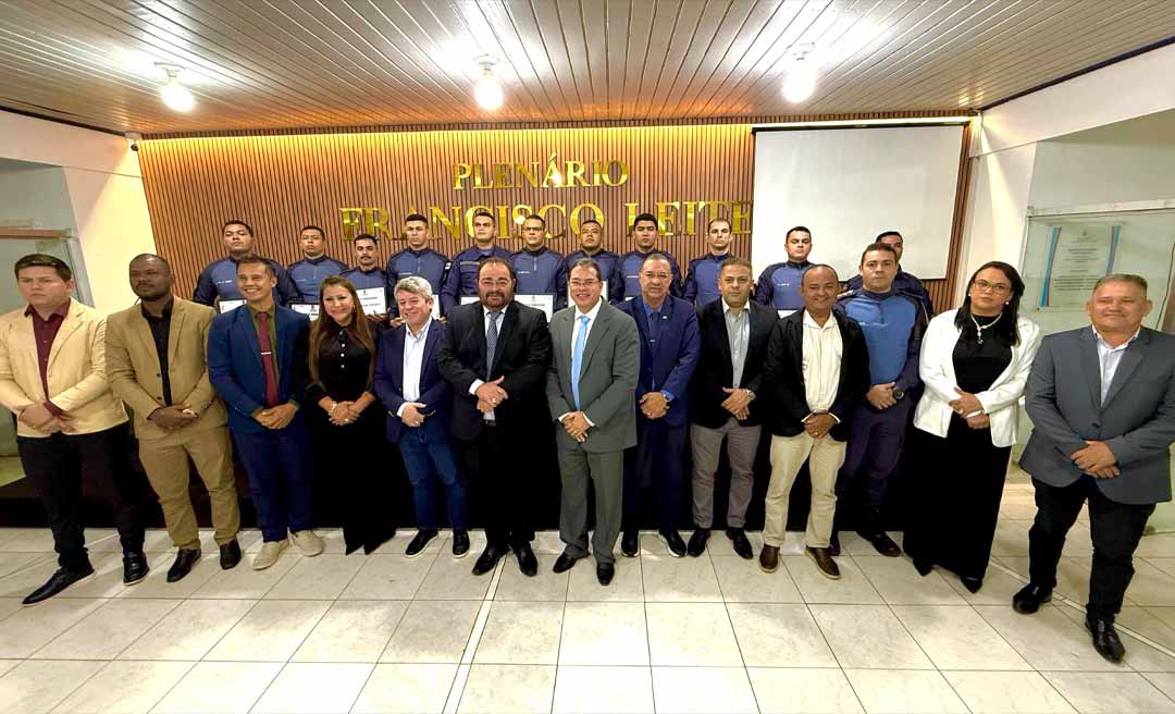 Câmara de Boca do Acre homenageia policiais militares reintegrados ao município com Moção de Congratulação