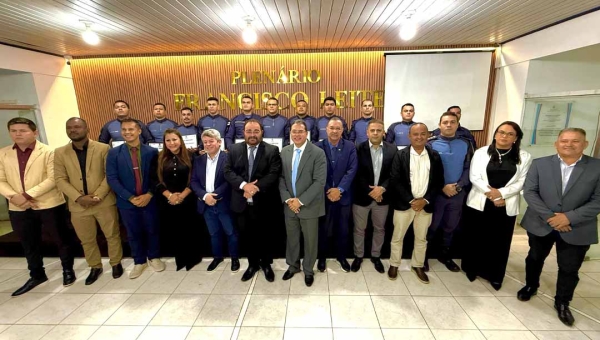 Câmara de Boca do Acre homenageia policiais militares reintegrados ao município com Moção de Congratulação