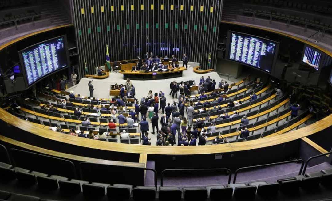 Três dos oito deputados federais do Acre votam pela criação de mais cargos comissionados no Supremo