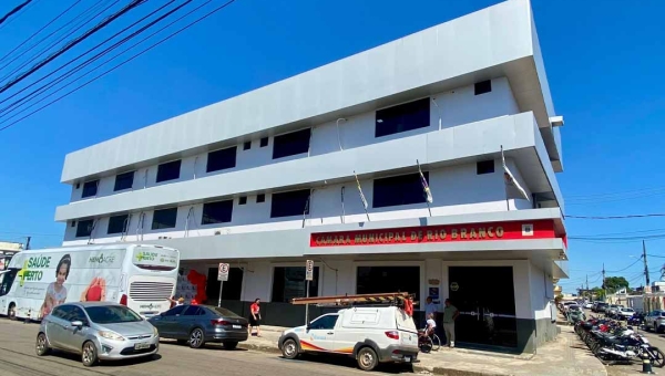 Sindicalistas protestam contra taxação de aposentados na reforma da previdência municipal em Rio Branco