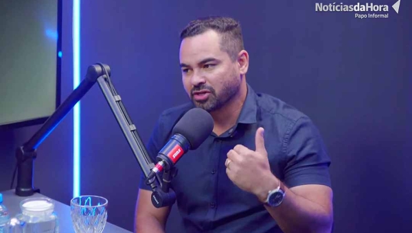 “Sou contra o pastor subir no púlpito e dizer: ‘Esse aqui é o candidato, tem que votar nele”, diz deputado evangélico