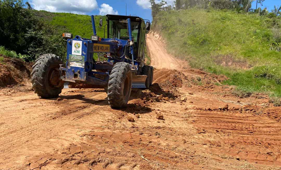Deracre melhora 30 quilômetros de ramais no Projeto Santa Luzia, em Cruzeiro do Sul