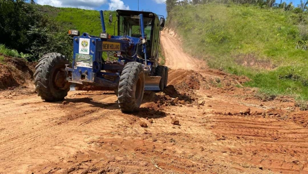 Deracre melhora 30 quilômetros de ramais no Projeto Santa Luzia, em Cruzeiro do Sul