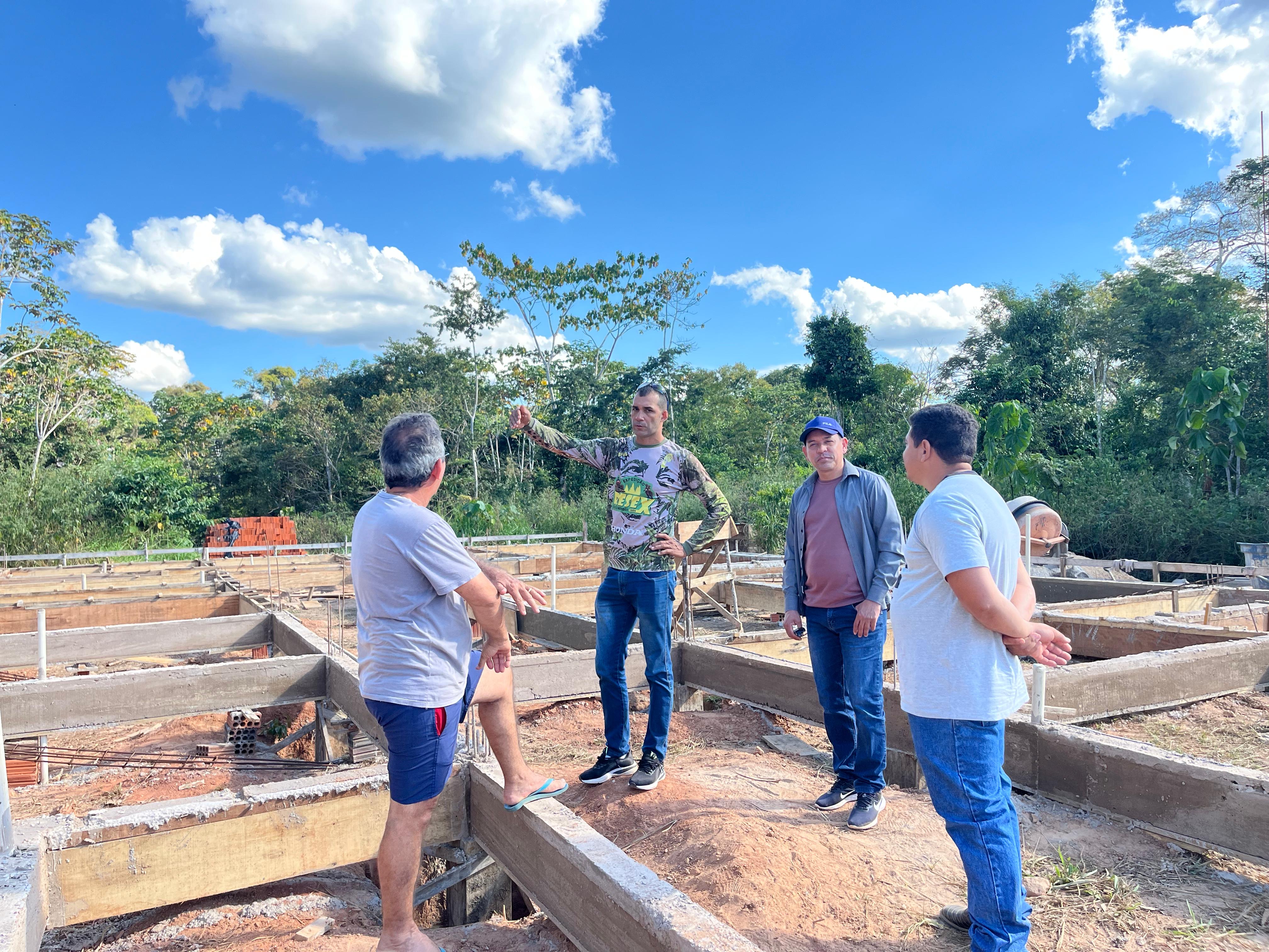 Prefeito Jerry Correia se reúne com moradores da comunidade do Icuriã, no Rio Iaco, e reforça compromisso com a comunidade   