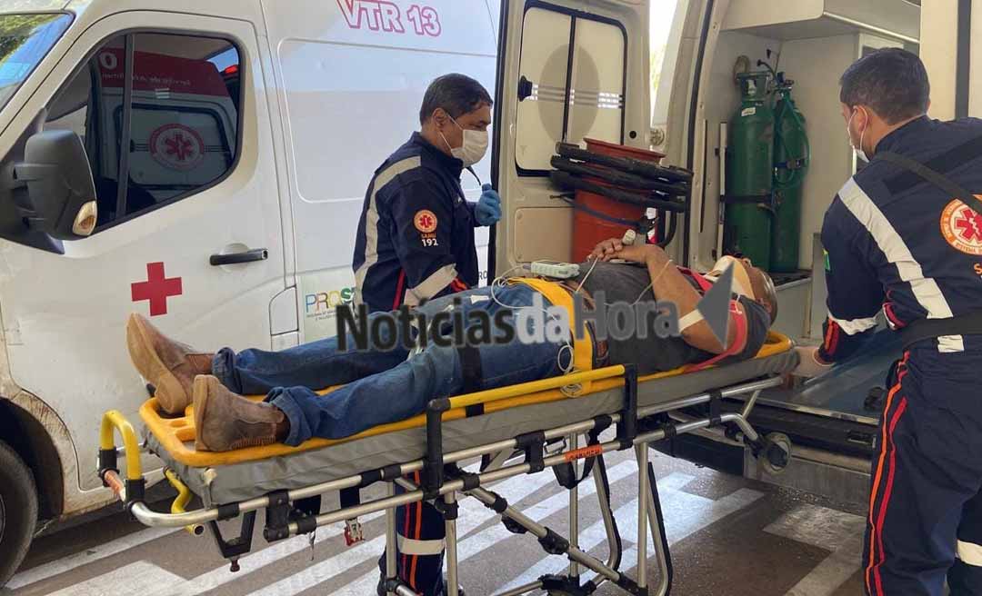 Casal fica ferido na BR-364 ao tentar desviar de buraco na pista; carro capotou várias vezes