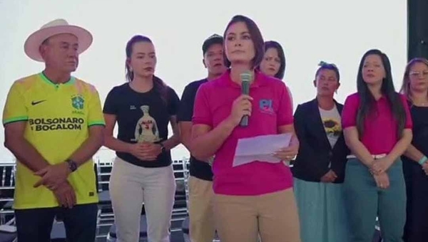 Em encontro do PL no Acre, Michelle Bolsonaro lê carta direcionada a Lula culpando presidente por taxação de Trump e pede que petista deixe de imitar Cuba e Venezuela