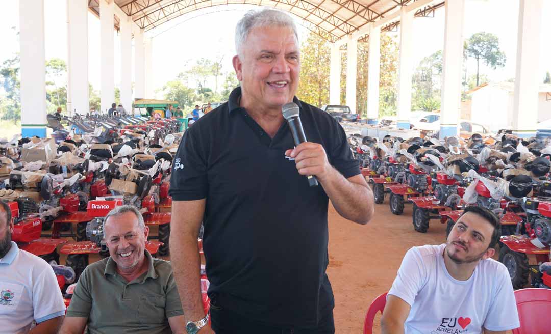 Petecão entrega a Acrelândia máquinas e equipamentos que somam mais de R$ 1 milhão