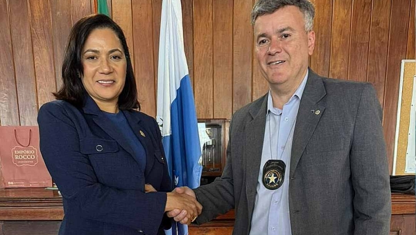 Mailza articula com Receita Federal no Rio ampliação de doações para famílias em vulnerabilidade no Acre