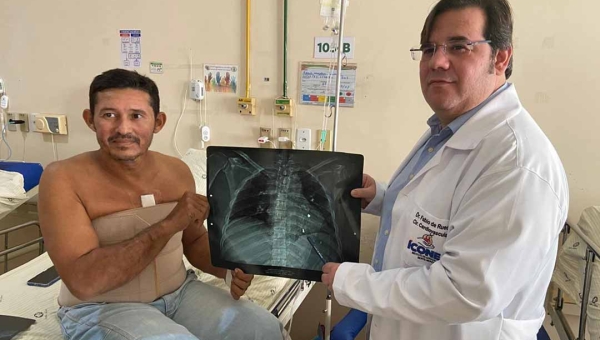 Em cirurgia rara no mundo, homem tem bala retirada do coração no Acre
