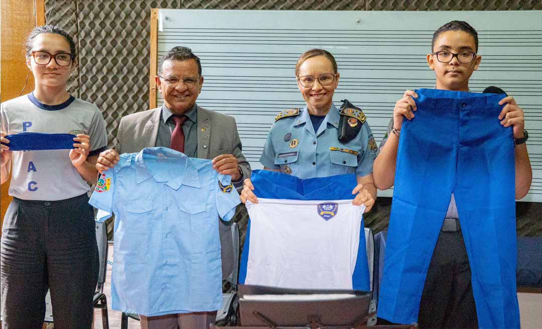 Gonzaga entrega mais de 2 mil fardamentos para a Guarda Mirim que vão beneficiar centenas de crianças na capital e Juruá