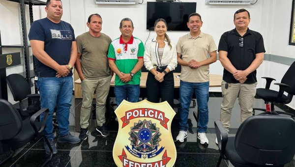 Prefeito Jerry Correia e vereadores se reúnem com Polícia Federal para tratar de demandas dos taxistas de Assis Brasil