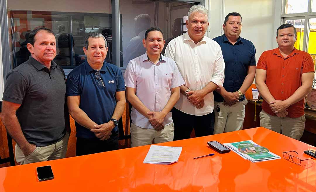 Prefeito Jerry Correia e vereadores se reúnem com senador Petecão em busca de recursos para Assis Brasil